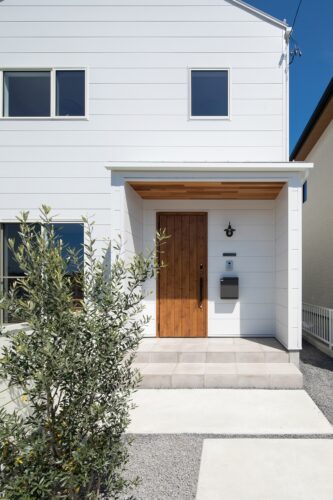 玄関ポーチの全貌！種類別特徴と注意点を施工事例とともに徹底解説 - 注文住宅・デザイン住宅のコンフォート建築設計工房株式会社