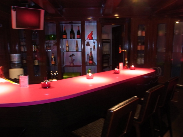 岡山 Bestieベスティ オープンして半年！おしゃれで綺麗な内装のスナックをご紹介クリアジョブマガジン