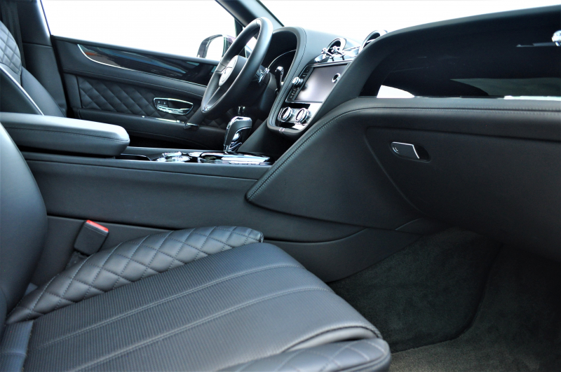 ベントレー・ベンテイガのガラスコーティング愛知県名古屋市Ｔ社様のお車のコーティング輸入車・国産車の内装 修理専門店「KAJI」愛知・名古屋エリアで対応