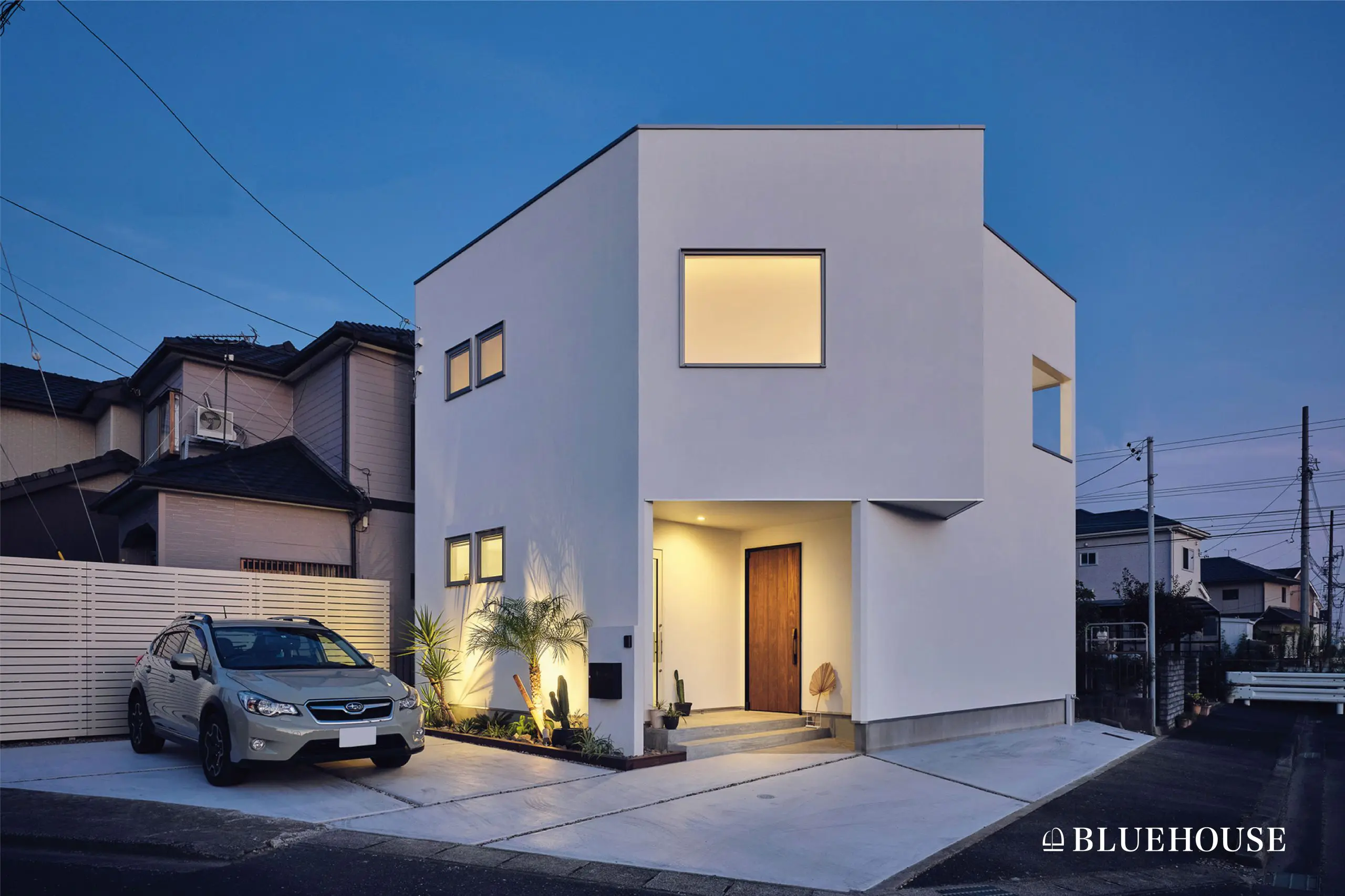 デザイン」と「性能」両方を手に入れる家。 KIBACOシリーズでも人気の01 ゼロワン箱のような四角い外観と インナーバルコニーが特徴。 - -- 詳細や質問はメールやDMでご連絡ください✉️ - 家づくりのこだわりは様々💡 それはお施主様も建築会社も同じ👌 数枚の四角