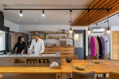 大好評のダイニングテーブル一体型キッチン by Solacia「安心な家」ウスイホーム 横須賀・横浜・湘南の土地探し、注文住宅ならウスイホーム