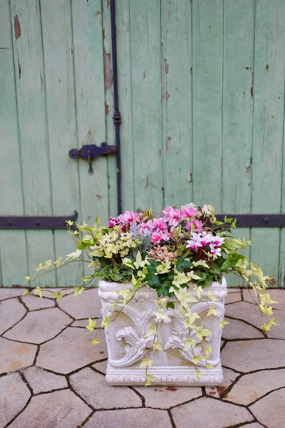 楽天市場 鉢 ローブ ローデルキ 植木鉢 プランター ガーデニング雑貨 コンテナ 寄せ植え 寄植え 鉢植え 玄関 花 鉢カバー 丸鉢 テラコッタおしゃれ かわいい 屋外 ギフト プレゼント 置物 置き物 彫刻 ギャザリング 花うるる ガーデニング アンティーク ポット