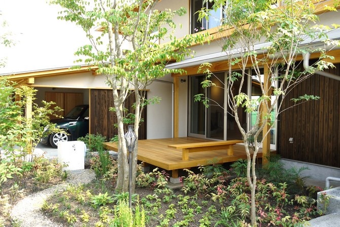 鉄骨スカイデッキ」の価格。駐車場の上にウッドデッキの費用。ガレージテラスイエシラベ