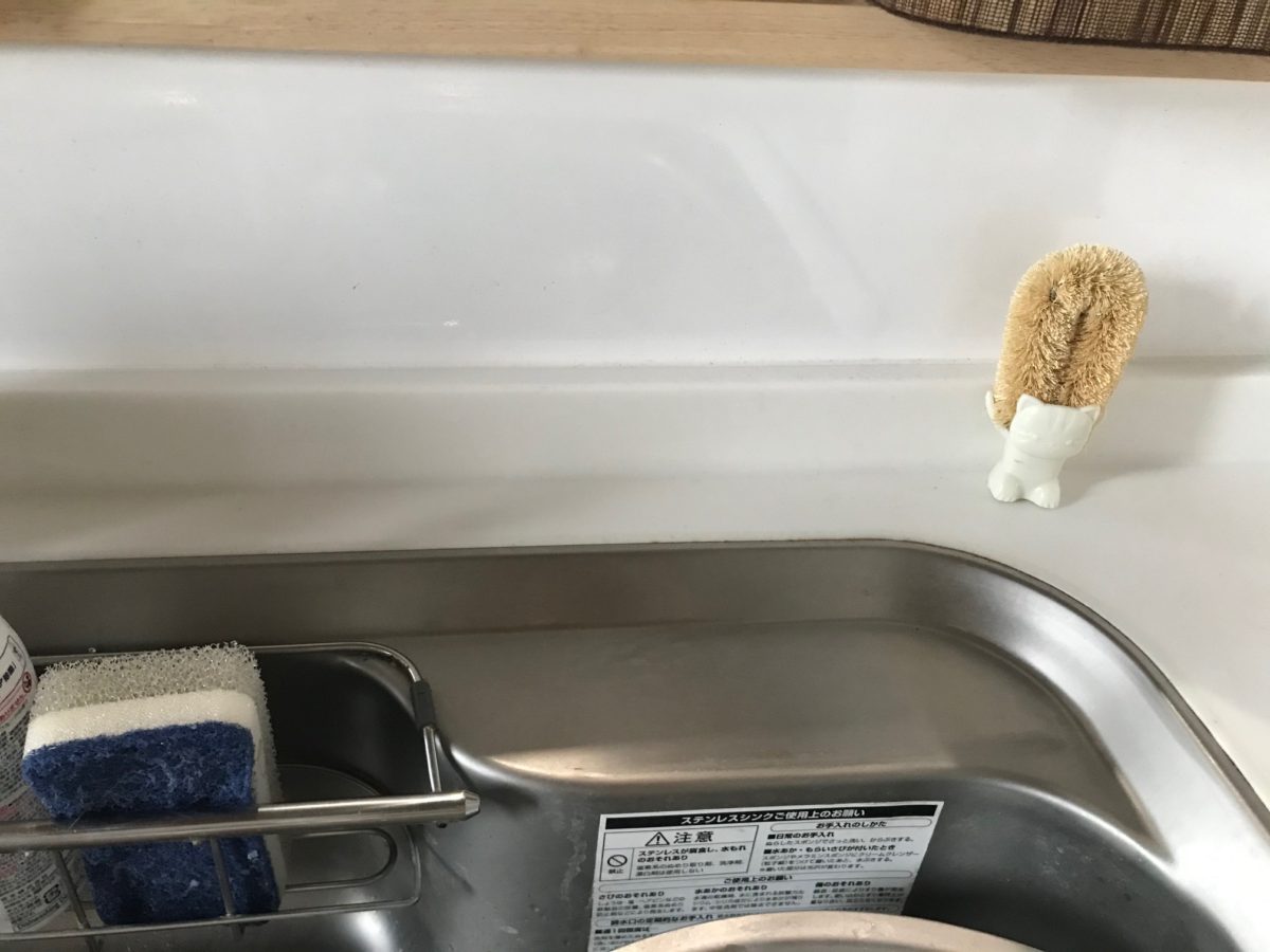 ばやしこ ズボラママが楽しく豊かに暮らすはInstagramを利用しています:「＼キッチンの腰壁・立ち上がりの高さについて ﻿ ﻿本当はフルフラットの﻿ アイランドキッチンがよかったさ ﻿ ﻿ でもリビングの広さ的に﻿ アイランドにするとリビング狭くなるし﻿ アイランド