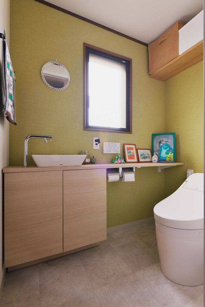 Rest Room・Wash Room トイレ・洗面所・浴室に飾られた鏡 ミラー 楽天 アイビーオンライン