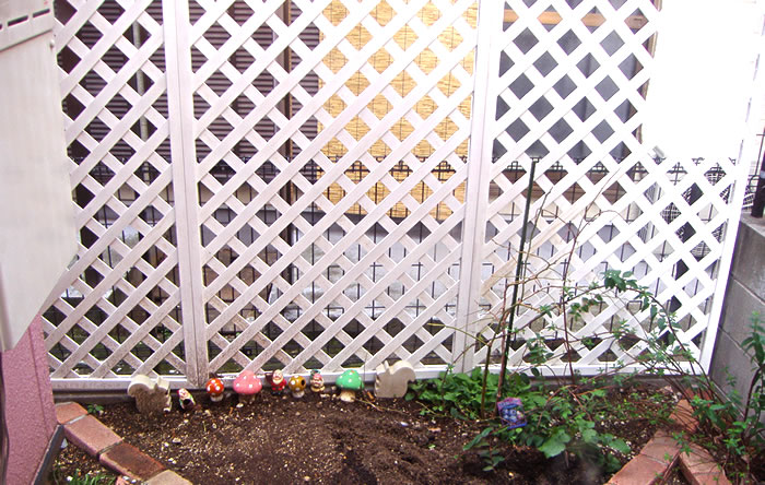 フェンス 置くだけ 目隠しフェンス 120 樹脂 隣家 プランター付きフェンス ラティスフェンス ガーデンフェンス diy おしゃれ 庭 ロータイプ日本製 dショッピング フェンス 目隠し 人工木幅120cm 高さ150cmYWBF-1215 ブラウン ナチュラル ボーダーフェンス目隠し