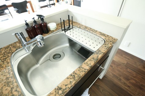 キッチンスポンジを蛇口に吊るす 無印良品 フック キッチンスポンジ キッチンスポンジを吊るす キッチンスポンジ置き などのインテリア実例 -2021-01-19 20:31:59RoomClip ルームクリップ