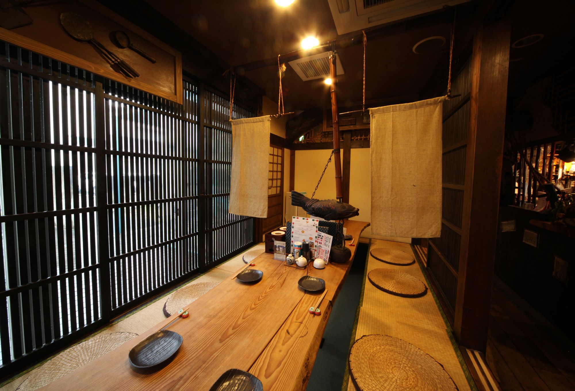 居酒屋の内装・外観のデザイン事例10選！業者選び3つのコツとは？ 2025年度版比較ビズまとめ