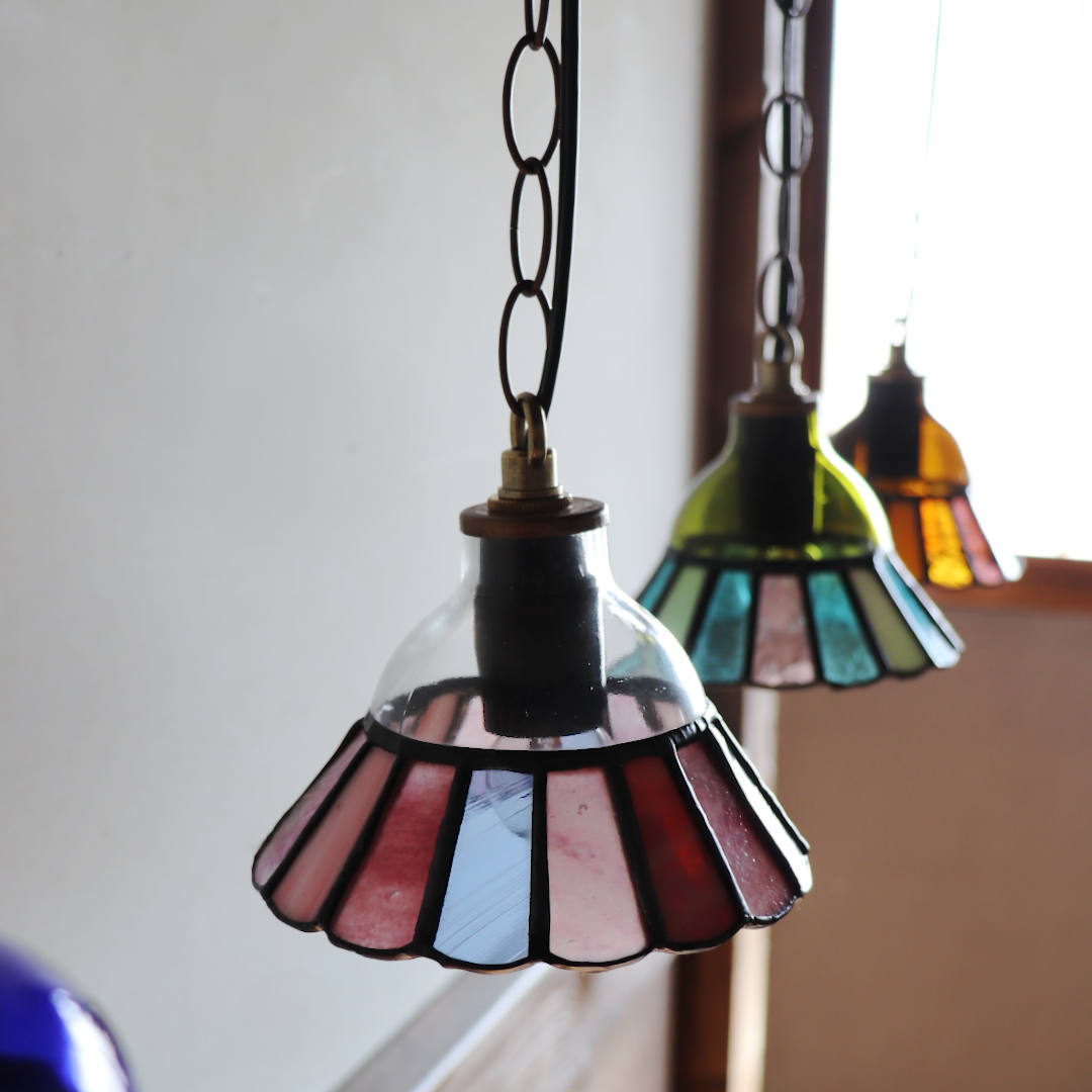 ステンドグラスのペンダントライトでお部屋をアーティスティックにおしゃれ照明器具ならMotoM