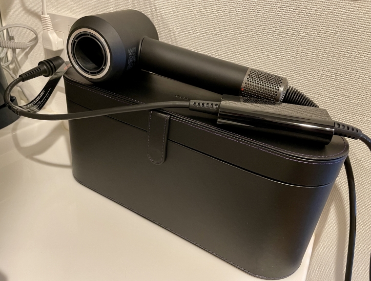 Amazon.co.jp: ドライヤーホルダー ダイソン用 2in1ハンドドライヤー機能つきdysonドライヤーに互換性のあるドライヤースタンドマグネット式アタッチメント収納 ドライヤー置き 壁掛け ドライヤー 置き台 : ホーム＆キッチン