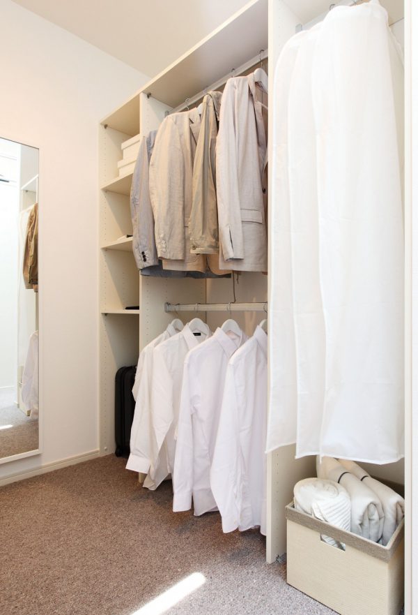 RECO BLOG » ウォークインクローゼットの収納レイアウトにはどんな形があるの