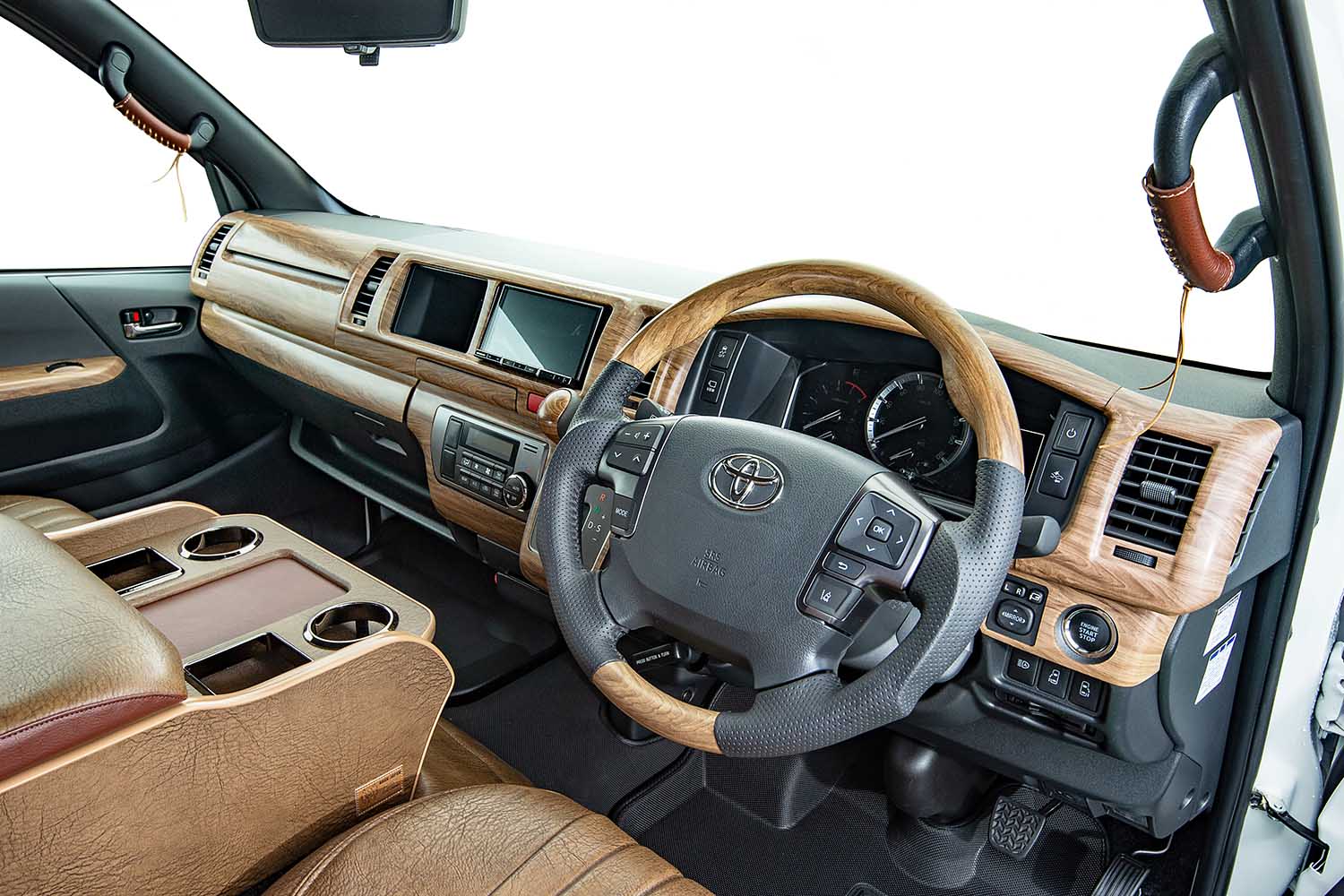 車の内装をおしゃれにカスタム！かわいいカスタムやショップも紹介KUHL クール