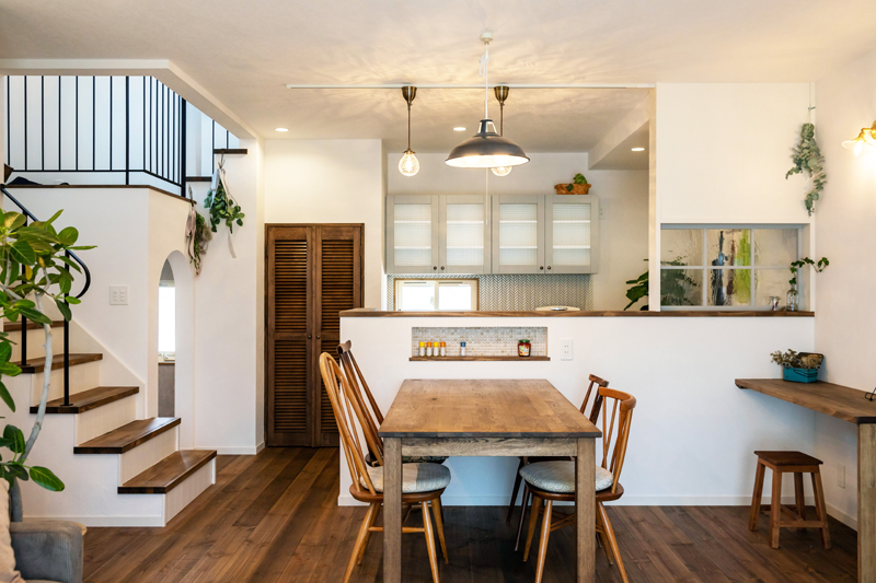 おしゃれで機能的！キッチンカウンター兼ダイニングテーブルの魅力とインテリア実例 - オーダー家具、インテリア通販のアーネインテリア 公式