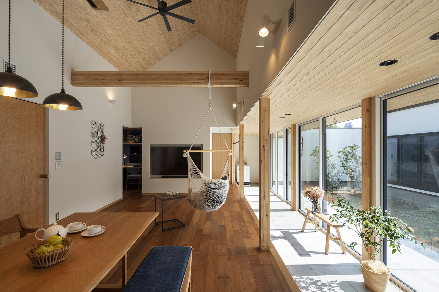 平屋ルームツアー 待ってましたコの字型！かっこいい間取りの平屋