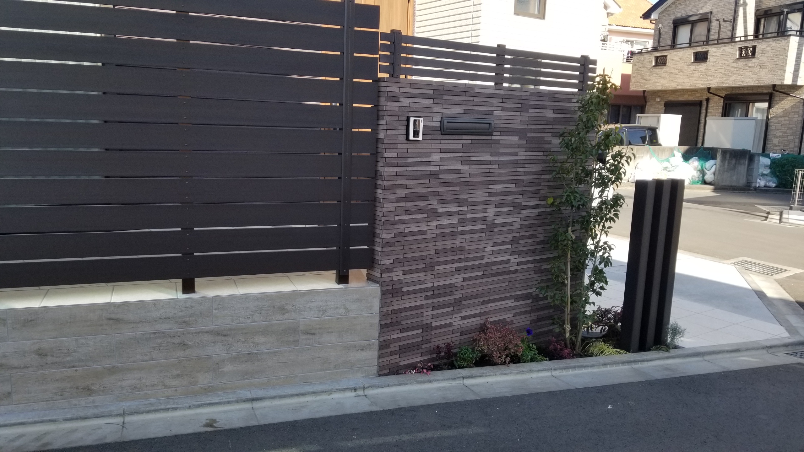 タイル張り門袖株式会社ライトアップガーデン