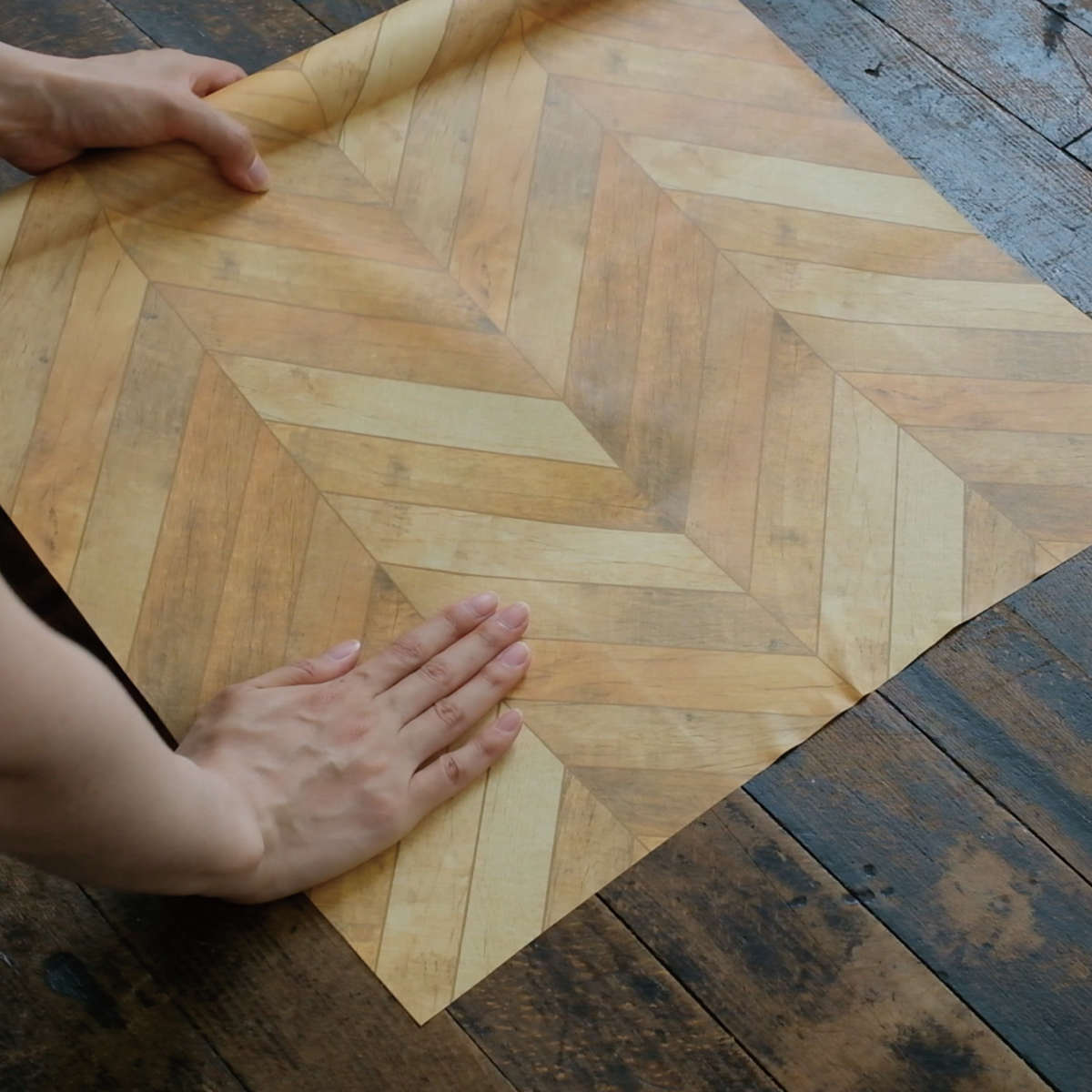 リアルな木目の床用粘着シート 強粘着 ヴィンテージウッド 古材 m単位で販売