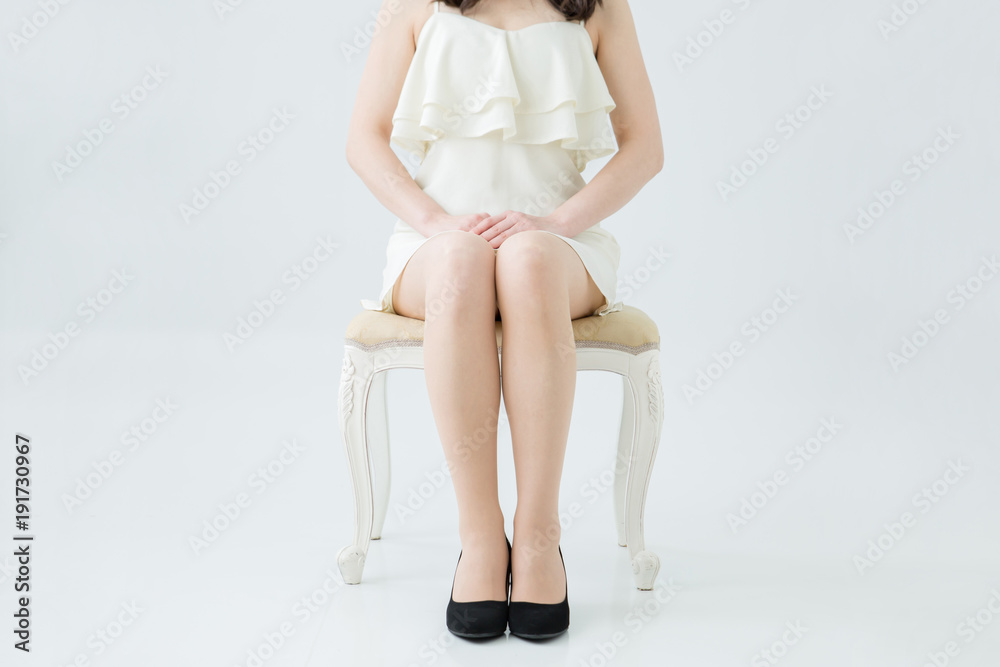 椅子に座る女性 写真素材2199371- フォトライブラリ
