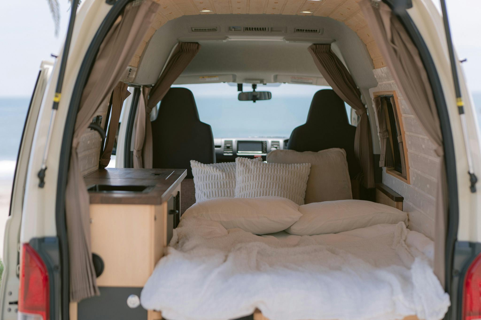 キャンピングカーnarrow銀河 内装レイアウト全部見せます！車中泊仕様からペット連れ仕様まで展開だけで6パターンもある✦narrow銀河の内装紹介✦