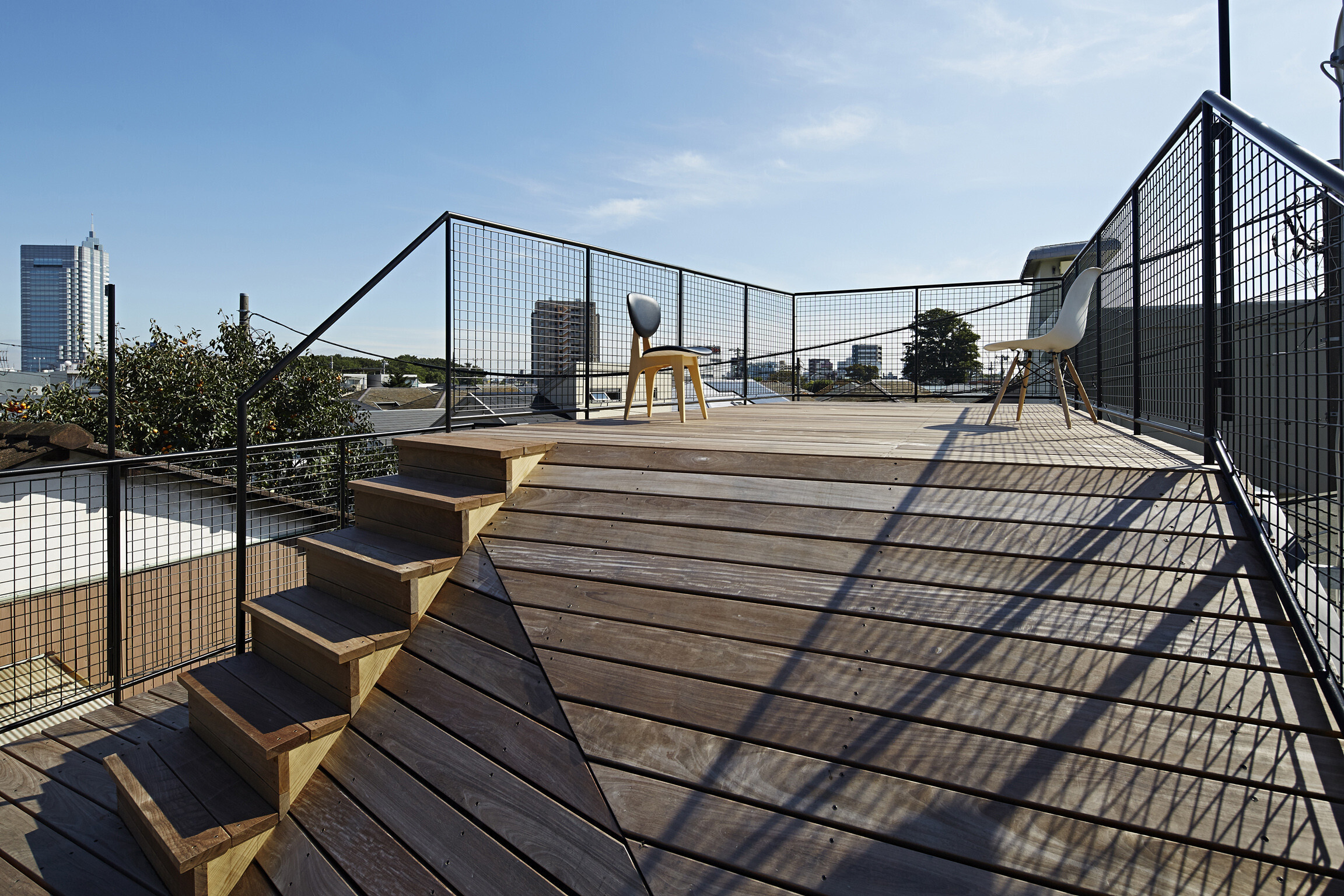 一戸建て住宅に屋上を設けるメリットは？注意点とメンテナンスのポイントを解説 - 株式会社CFL