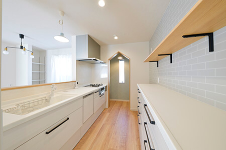 冷蔵庫も入るウォークスルーのキッチンパントリー」 - TKSさんの食品庫・パントリー 15 15- イエナカ手帖