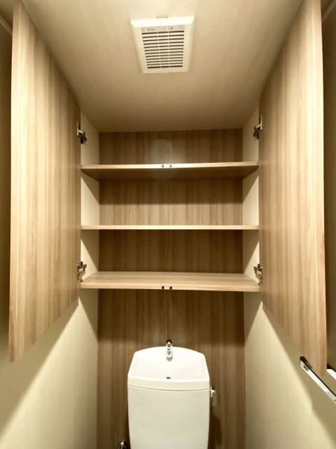 窓無しトイレはアクセントクロスで明るい空間にイメチェン♪-アトリエ リビラフ- リフォームプランナー山口