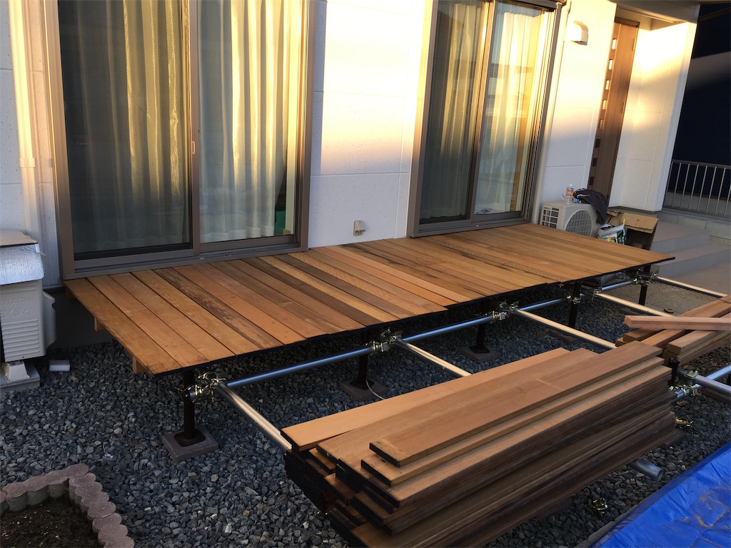 ウッドデッキ制作7 単管基礎の隠し方 : 趣味だけの日々