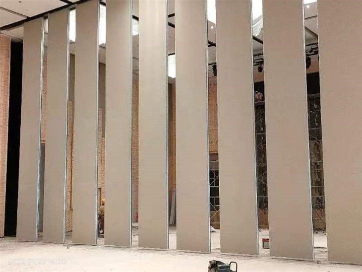 防音カーテンを間仕切りに！気になるどのくらい音は小さくなるの？ - 教えて防音相談室防音専門ピアリビング公式ブログ