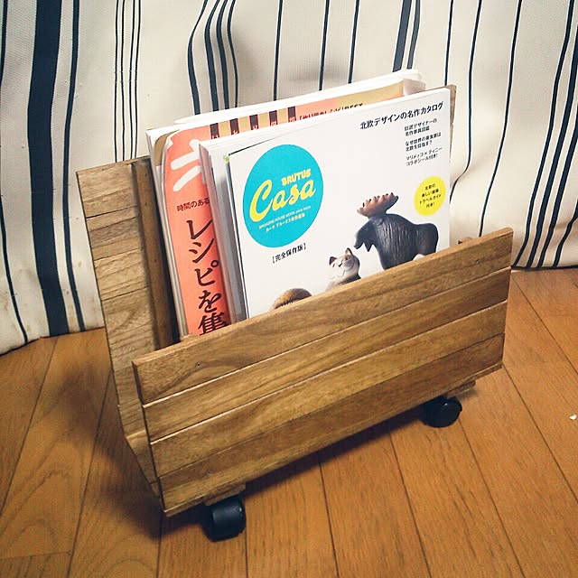 セリアマガジンラック ブラウン 収納力抜群・雑誌タイトルもしっかり見えるマガジンラック商品紹介ナルミ株式会社