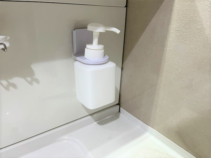 せまいトイレのハンドソープ置き場問題を解決！Otelのマジックシートフック