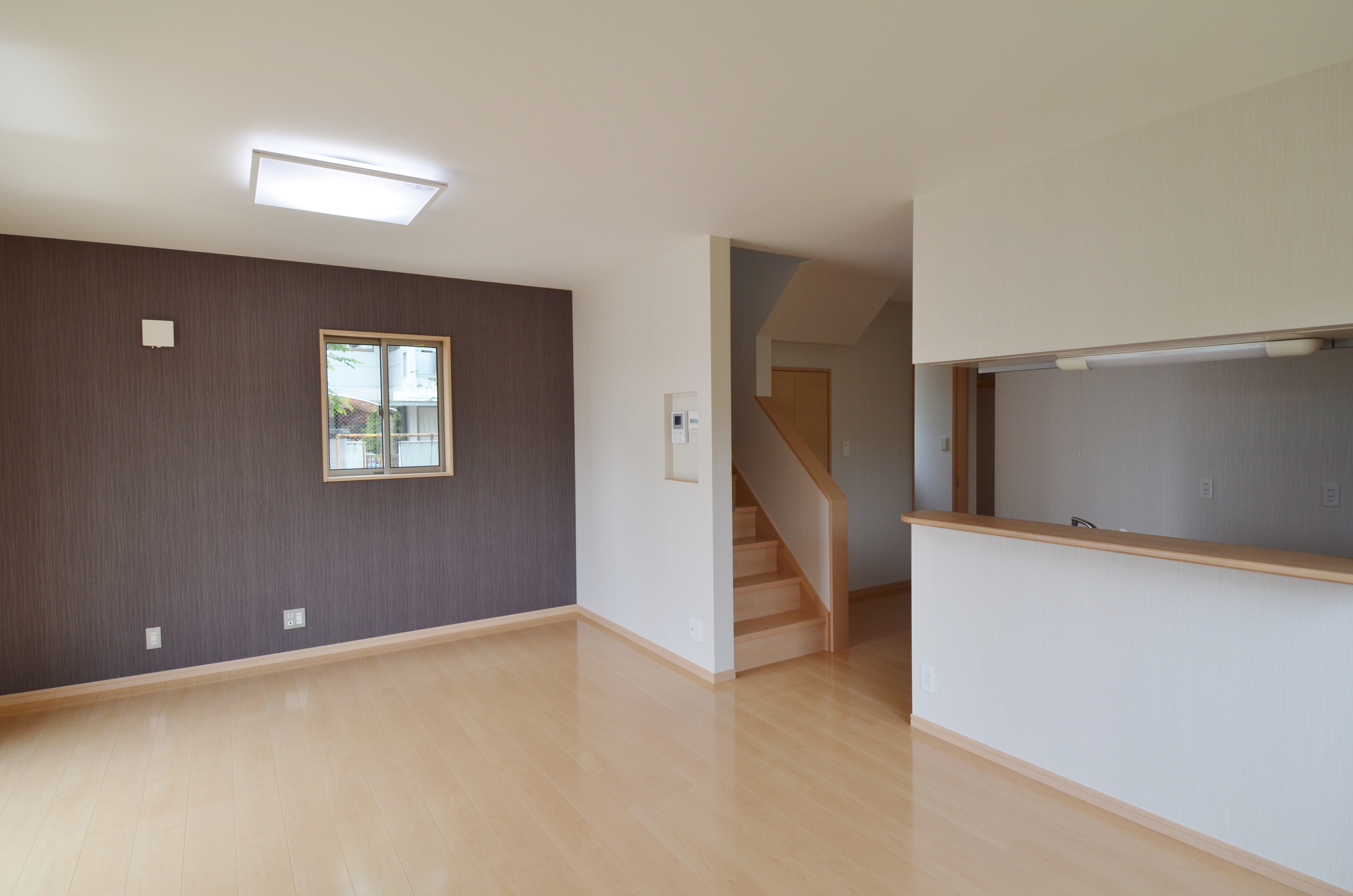 リビング アクセントクロスはエコカラット風がおすすめ価格！～オシャレな空間づくりのコツ～一条工務店アイスマート＆グランセゾン 家造ブログ