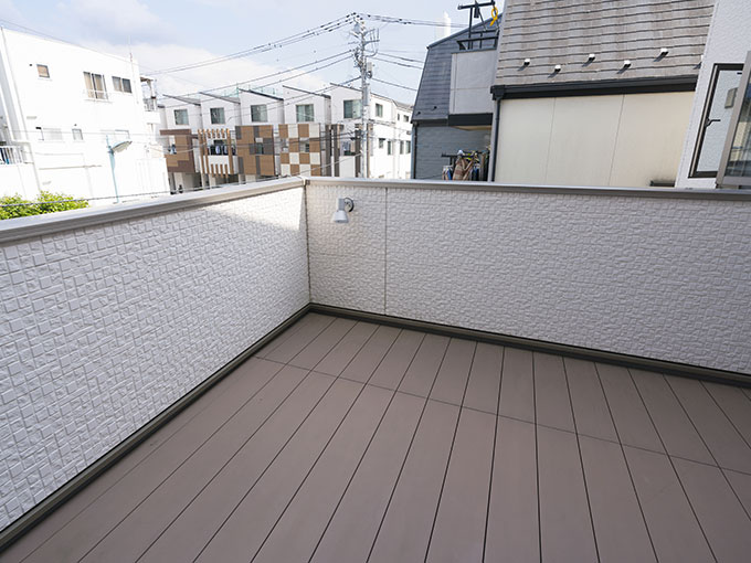 マイホームでも、賃貸でも憧れ！「ルーフバルコニー」の魅力＆活用アイデアキナリノ