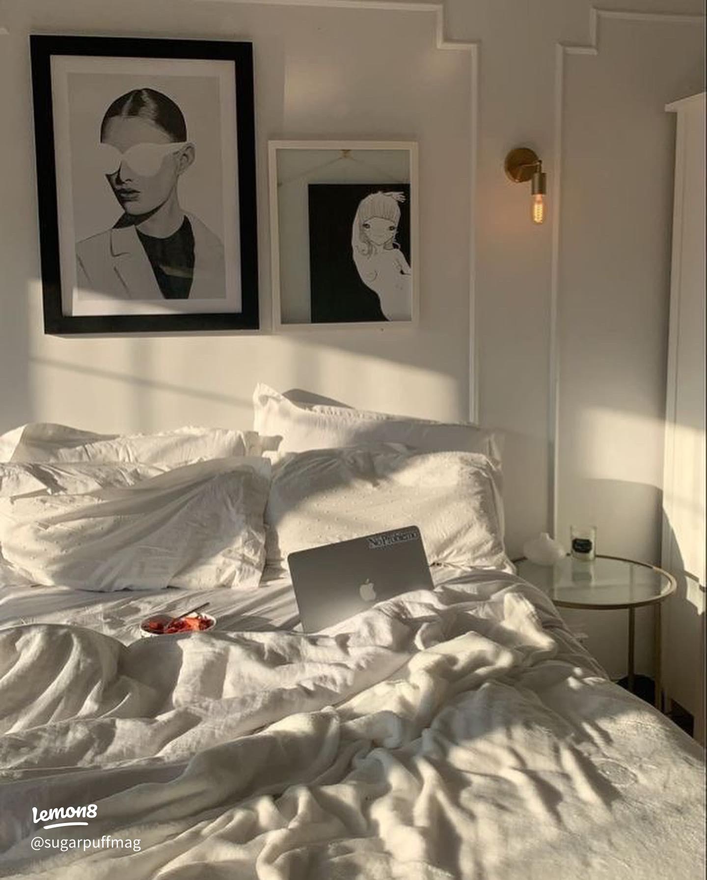 海外ガールっぽい部屋の作り方」 今回は海外ガールっぽい部屋の作り方のvol.2！ 梅雨で雨が多くて最近はお家にいることも多いから、これを機に部屋の模様替えをしてみよ👍本日も投稿見てくれてありがとう👍 ぜひ参考にしてみてね！🙇‍♀️ 保存して後から見返そう✈️ 他