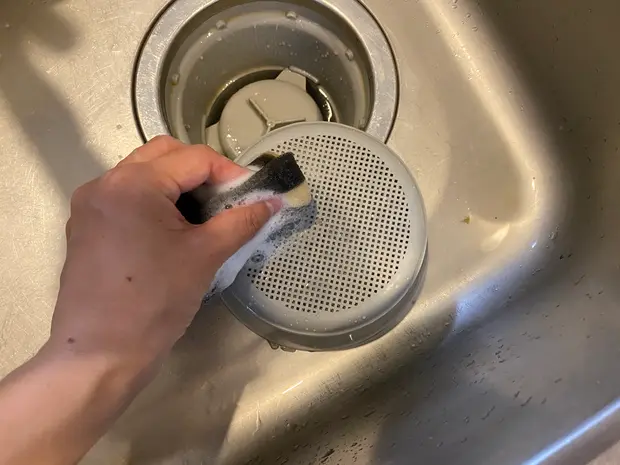 キッチンの排水溝は「重曹」と「クエン酸」で時短掃除！いつでもピカピカを保つ方法を紹介レスキューラボ