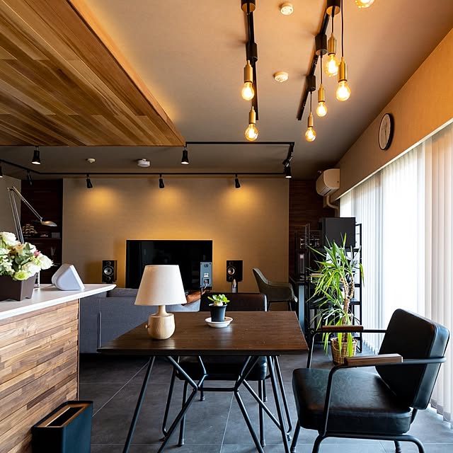 今最もアツいインテリア「ダークブラウン」を使っておしゃれな空間をつくるポイントまとめフリーダムな暮らし