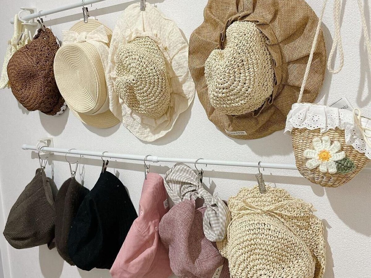 帽子の収納アイデア集 キャップ・ニット帽etc. 吊り下げはNG？100均グッズも使った専門店のおしゃれ術OVERRIDE