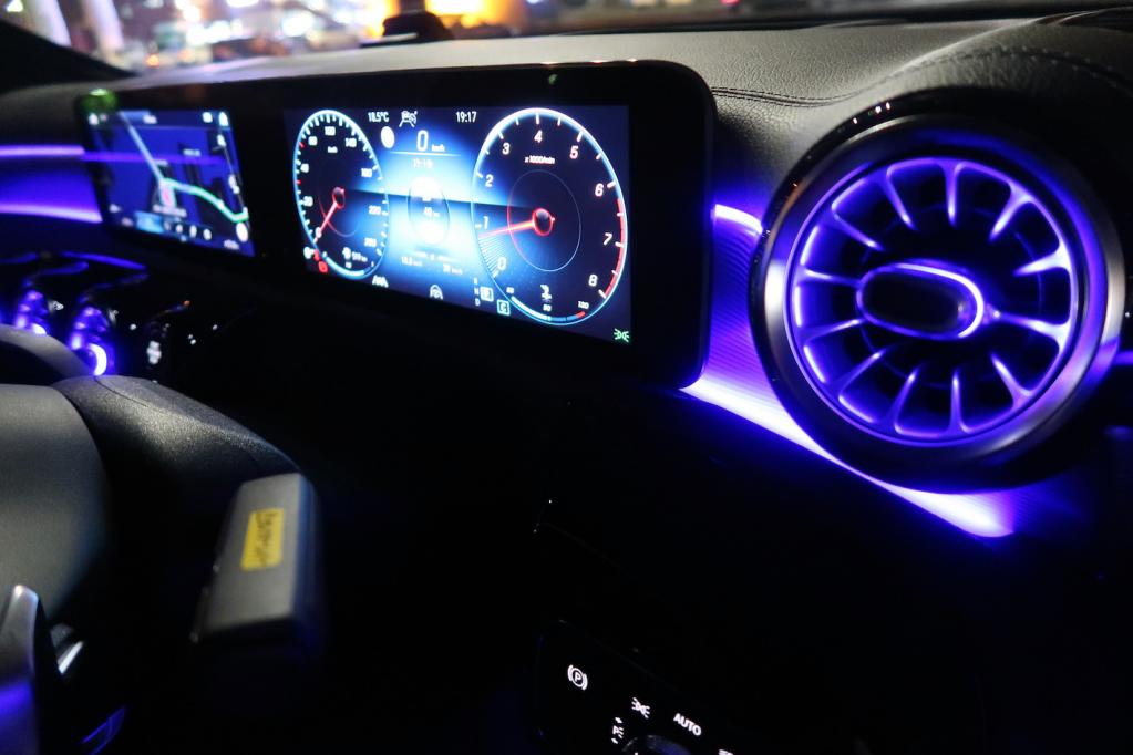 ベンツ内装イルミネーションTikTok