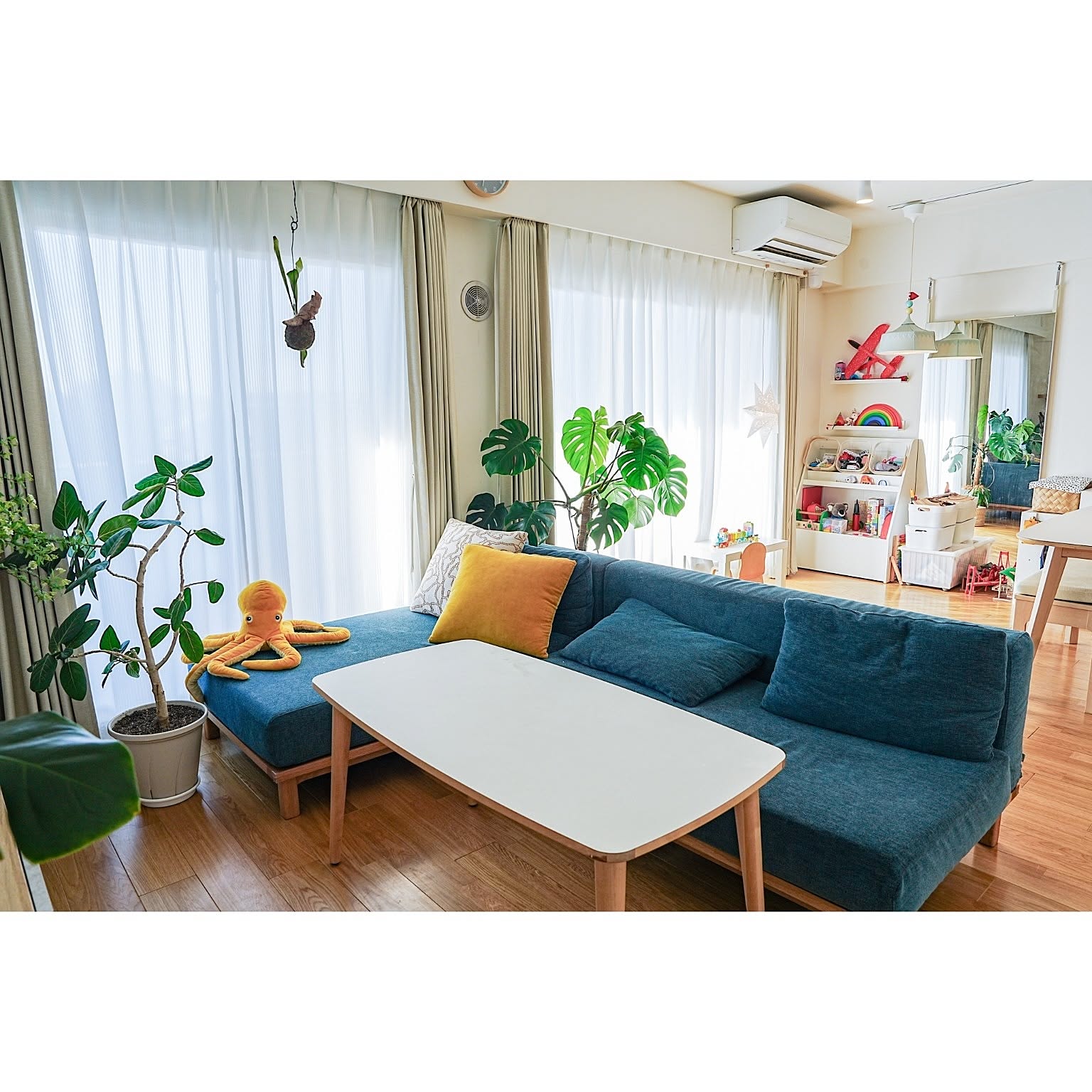 NOYES ノイエス のLounge ラウンジ 2シーターソファです。丸みのある愛らしいフォルムとシンプルでナチュラルなデザインのラブソファ。北欧 スタイルやカフェ風のお部屋にピッタリです！！ - kokoelma -ココエルマ- 雑貨・中古家具・北欧家具・アンティーク家具の通販