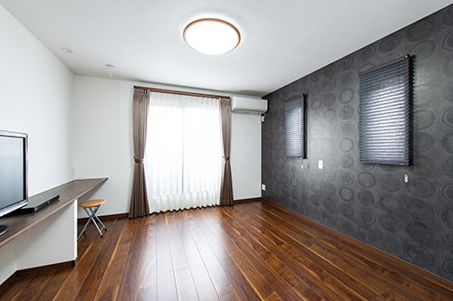 グレーのクロスで落ち着く主寝室主寝室施工例ギャラリーケイアイプレストは新築一戸建・土地販売の不動産会社。ケイアイスター不動産グループ