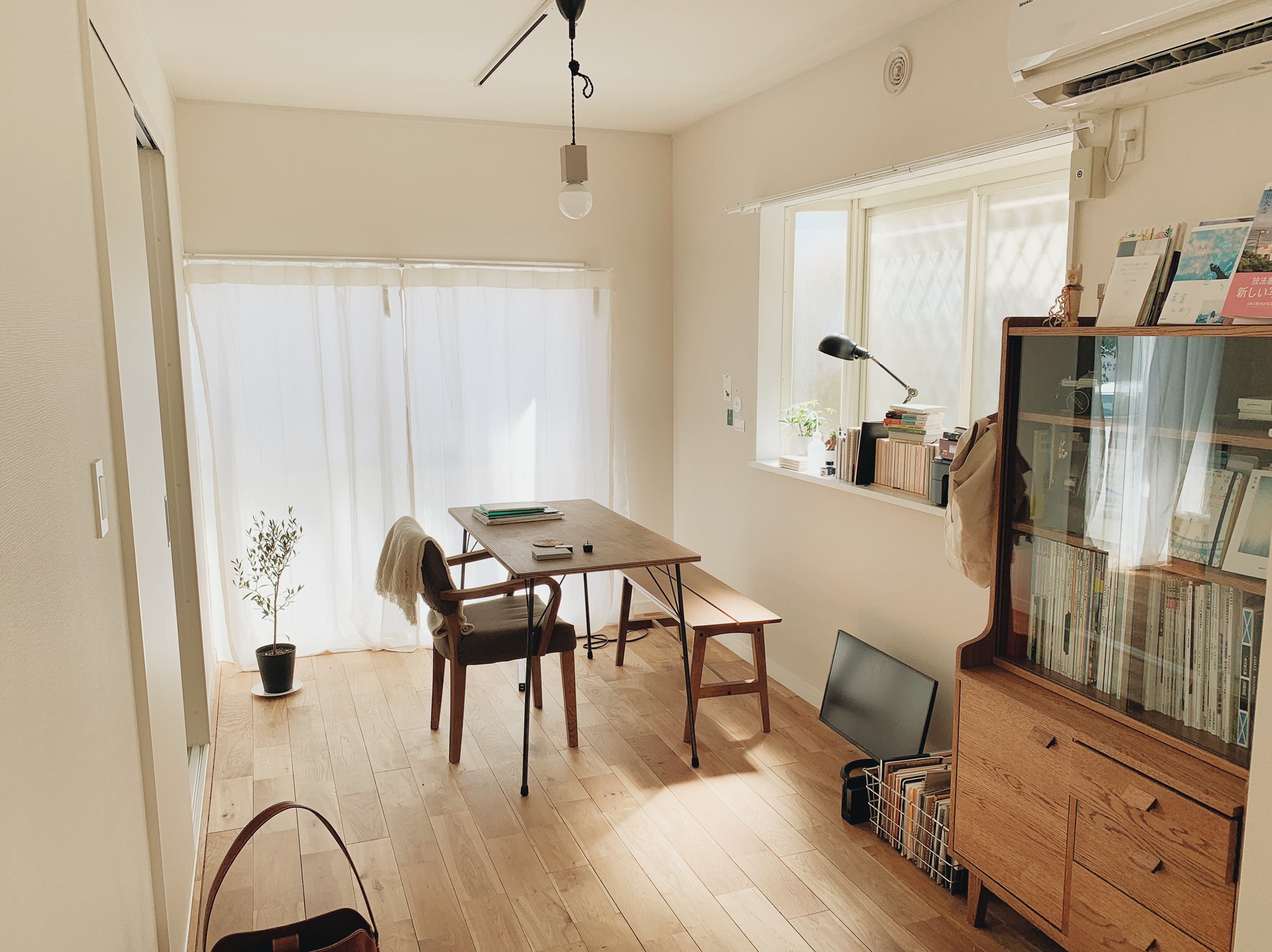 一人暮らしだけど欲しい！小さいダイニングテーブルのレイアウト実例まとめ 教えて！グッドルームライフスタイルカルチャー ＆ ライフFUDGE.jp