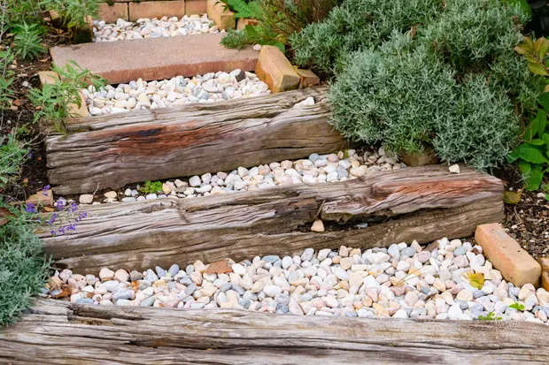 おしゃれな砂利で庭を生まれ変わらせる！初心者OKなDIY法を伝授