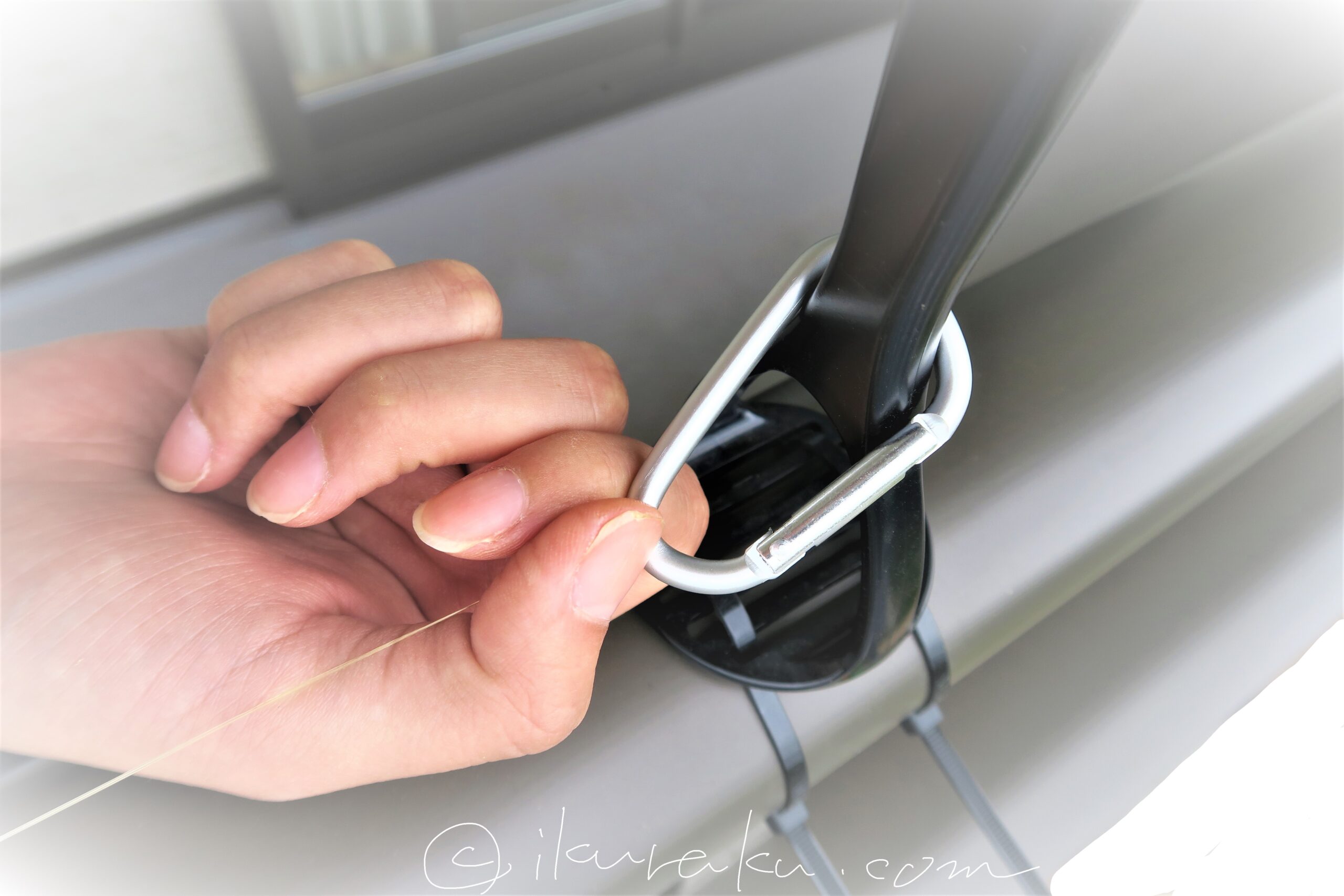 100均でベランダの鳩よけ対策を手作り！簡単なテグスの張り方