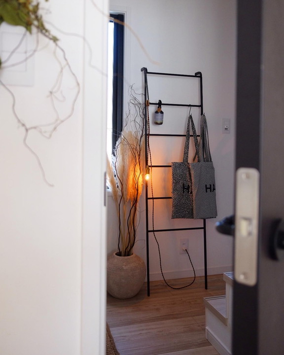 賃貸の狭い玄関も解決！ 下駄箱がない場合の靴収納アイデア15選インテリアまとめサイト -LUV INTERIOR