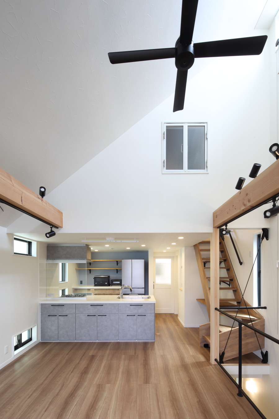 吹抜け×リビングのおしゃれな間取り事例後悔を防ぐコツも - R+house