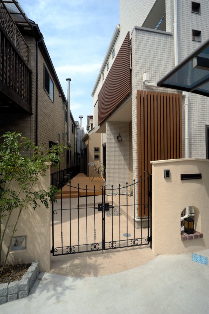 天然木材の ルーバーがおしゃれ。 素材にこだわった家RC造こんな家に住みたい住宅情報紙「週刊かふう」新報リビングニュース -かふうWeb