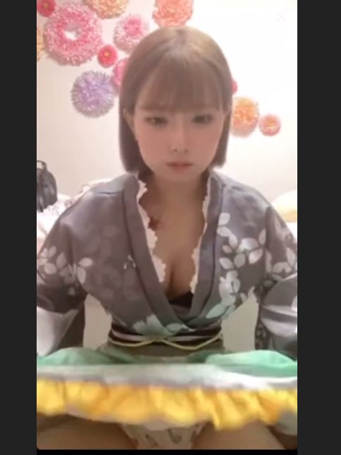 エロ象さんのライブチャット・流出動画まとめ - ショートヘア美人お姉さんがパンツ脱がされ手マンで気持ちよくエッチ配信ｗｗｗ【ライブチャット無修正動画】