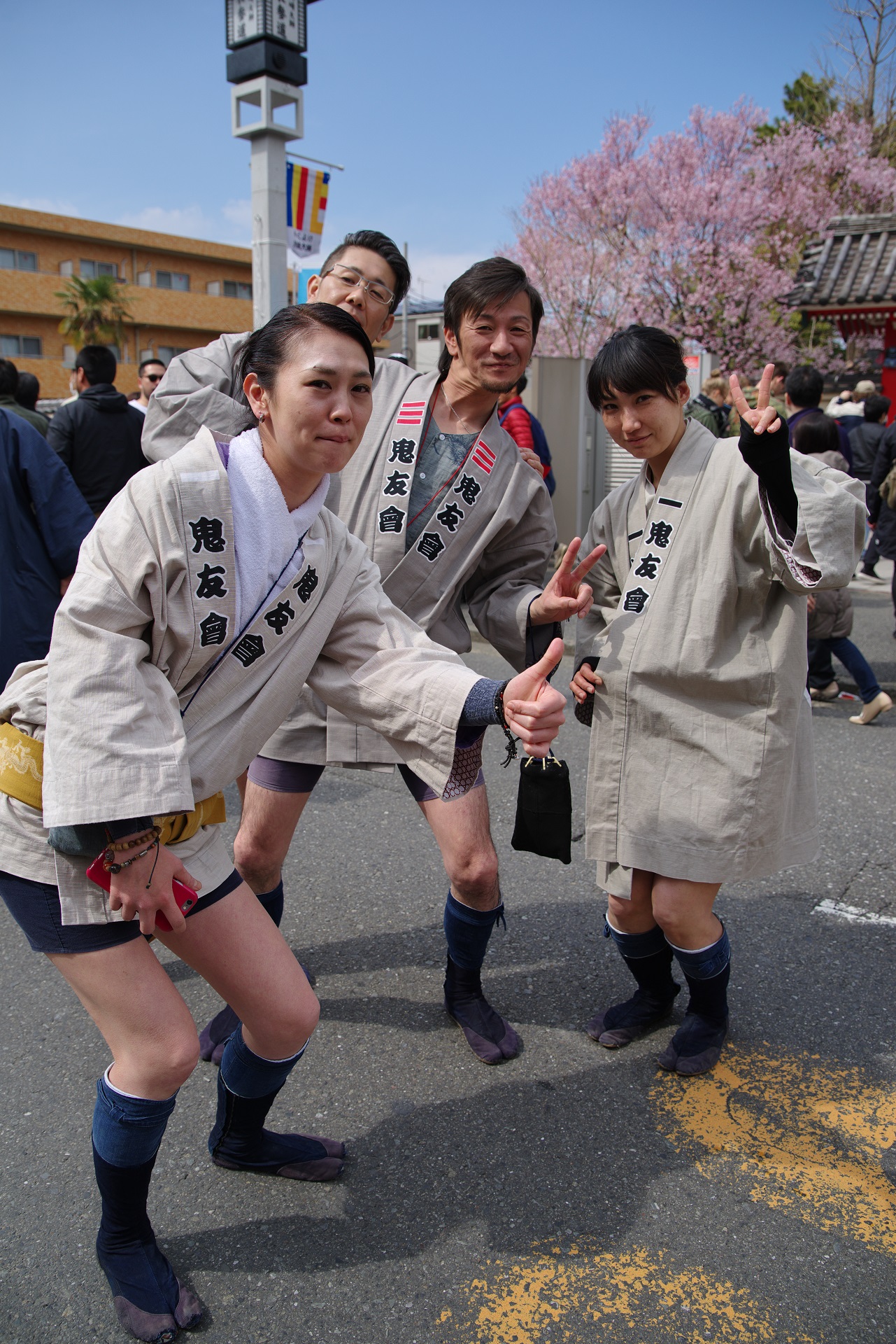 毎年4月の第一日曜日に川崎大師駅前、若宮八幡宮 金山神社にて行われる〈かなまら祭〉が4年ぶりに開催された。川崎の街は、ペニスの形をした蝋燭やキャンディー、そして手作りのコスチュームを着た地元民や観光客で埋め尽くされた。  金山神社は鍛冶の神様を祀る神社であっ 