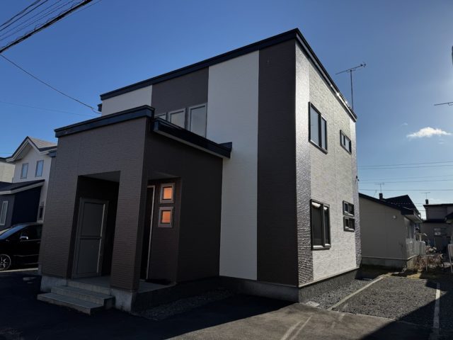 外壁塗装の色選びで迷ったら？ツートンカラーの魅力と塗り替え術市川塗装