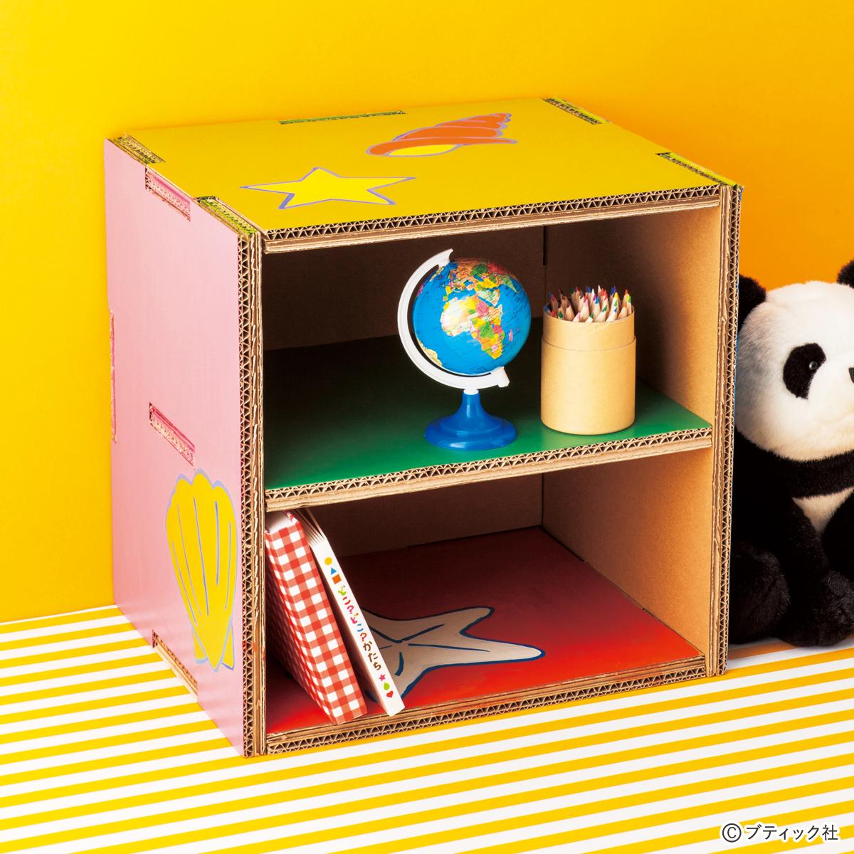 楽天市場 組み立て式ハンドメイド用 飾り棚 ポストカード 什器 アクセサリー ディスプレイ ひな壇 折りたたみ 傾斜 ダンボール 棚 手作り 台 収納ブラック パーツ ネックレス チャーム 設営 イベントコンパクト 紙製 木目 白 茶 ベージュ ピンク : ダンボール家具の