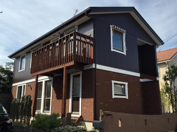 外壁を白・屋根を茶色に塗装してカッコよく！星塗装店