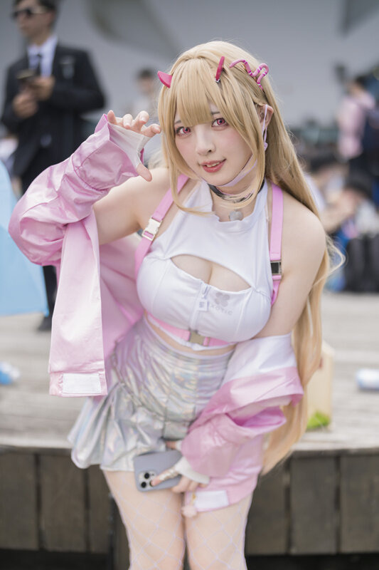 ドスケベコスプレの台湾娘